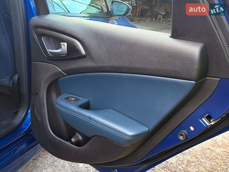 Седан Chrysler 200 2016 в Одесі