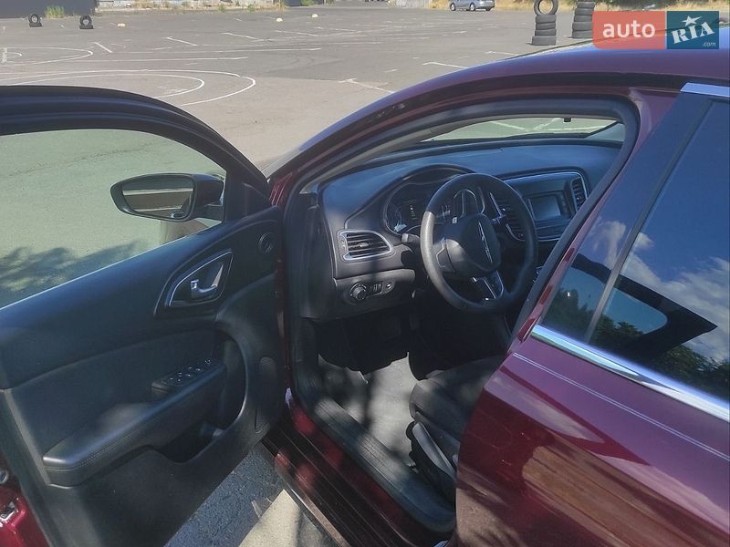 Седан Chrysler 200 2015 в Одесі