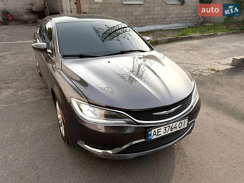 Chrysler 200