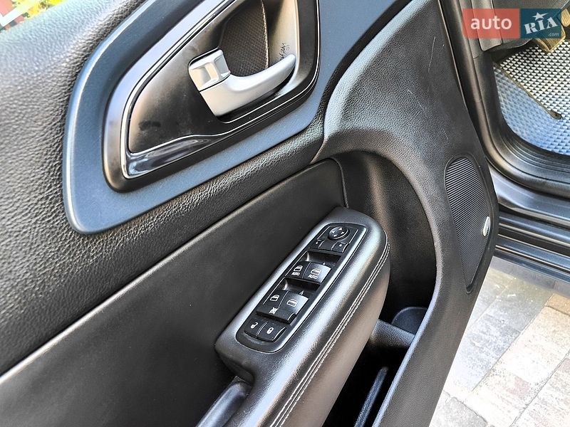Седан Chrysler 200 2014 в Киеве