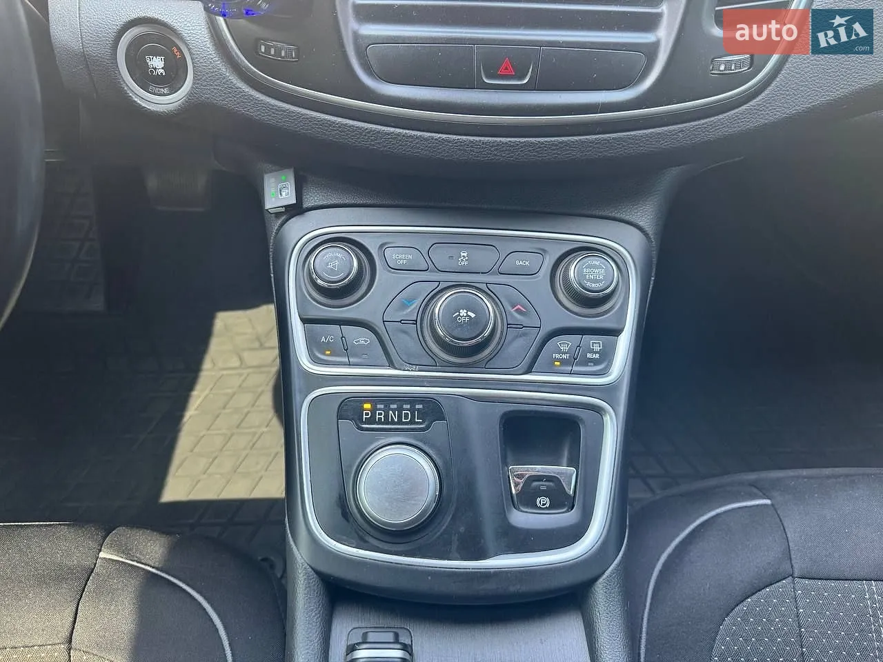 2014 Chrysler 200 - мініатюра 17