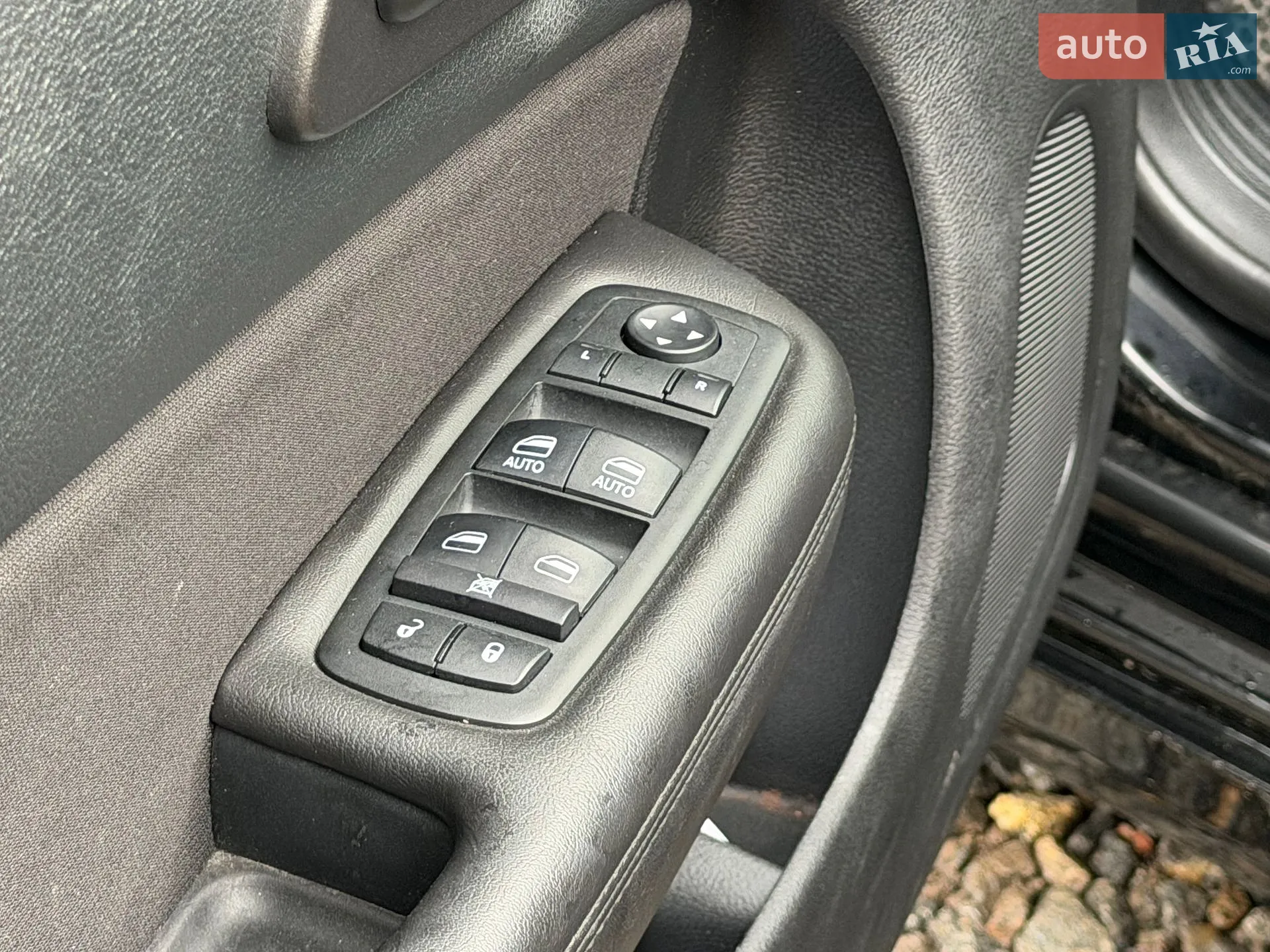 2014 Chrysler 200 - мініатюра 33