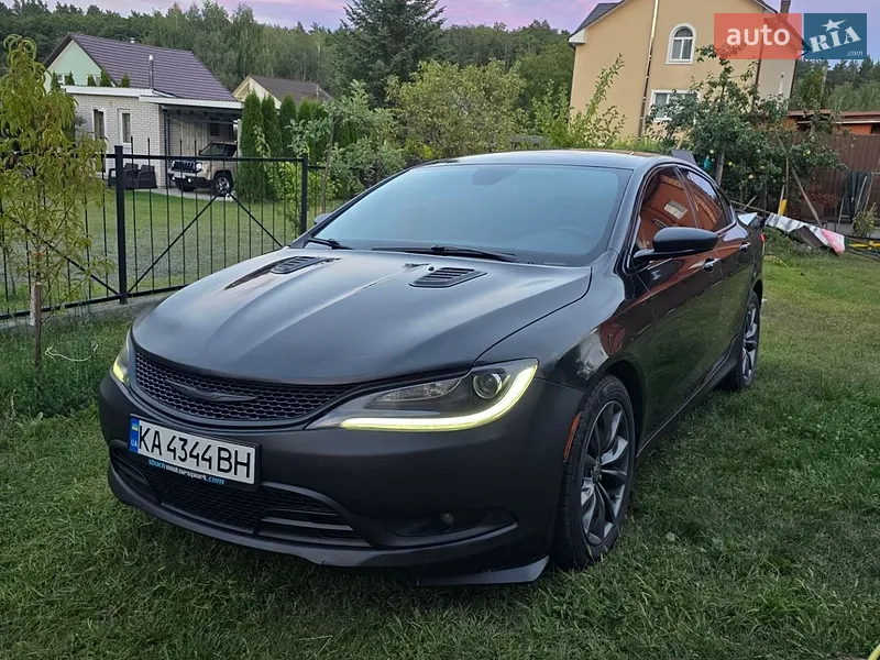 Chrysler 200