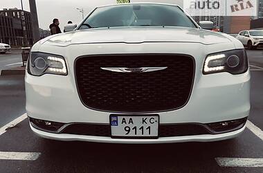 Седан Chrysler 300 S 2015 в Києві