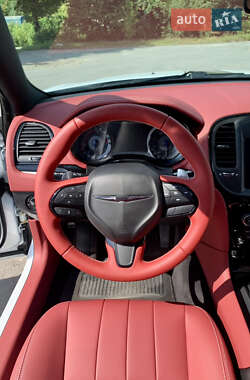 Седан Chrysler 300 S 2018 в 