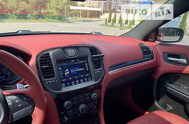 Седан Chrysler 300 S 2018 в Тернополе