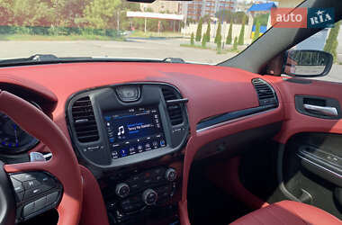 Седан Chrysler 300 S 2018 в 