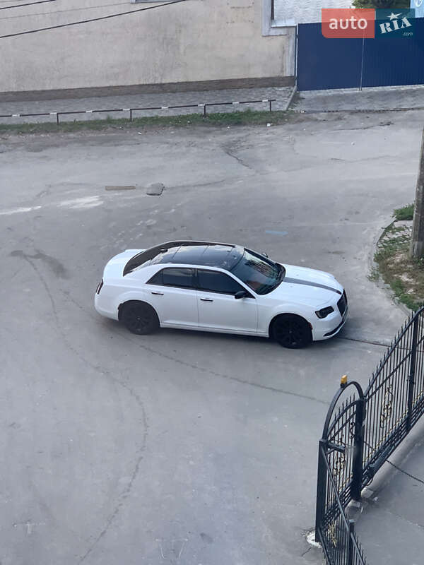 Седан Chrysler 300 S 2018 в Тернополе фото 76 Седан Chrysler 300 S 2018 в Тернополе