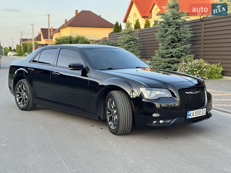 Седан Chrysler 300 S 2015 в Киеве
