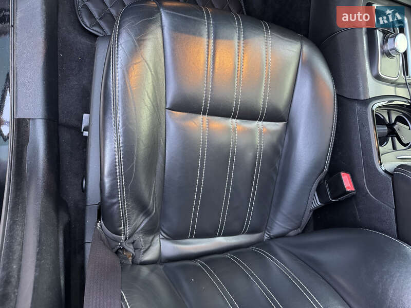 Седан Chrysler 300 S 2015 в Киеве