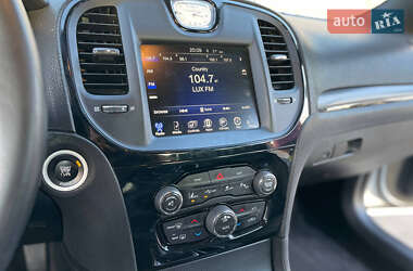 Седан Chrysler 300 S 2015 в 