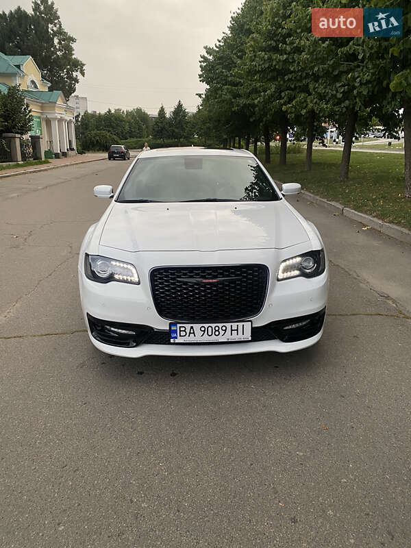 Седан Chrysler 300 S 2022 в 