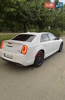 Седан Chrysler 300 S 2022 в 