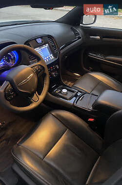 Седан Chrysler 300 S 2022 в 