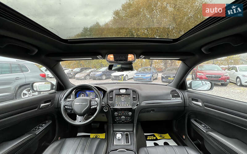 Седан Chrysler 300 S 2015 в Львові