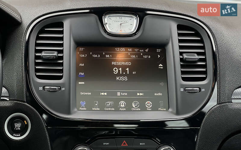 Седан Chrysler 300 S 2015 в Львові