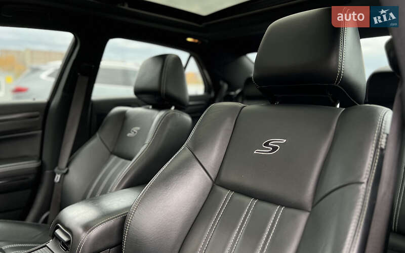 Седан Chrysler 300 S 2015 в Львові