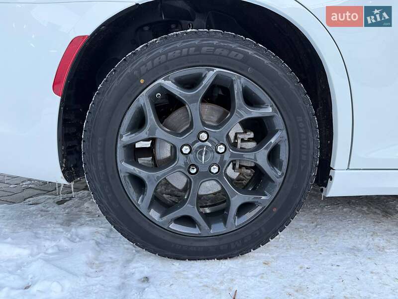 Седан Chrysler 300 S 2022 в Одессе