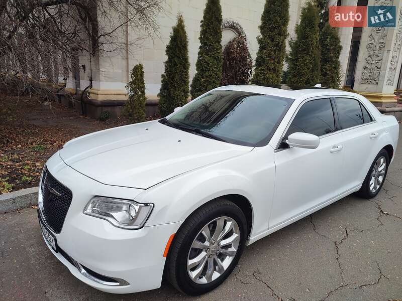 Седан Chrysler 300 2016 в Києві