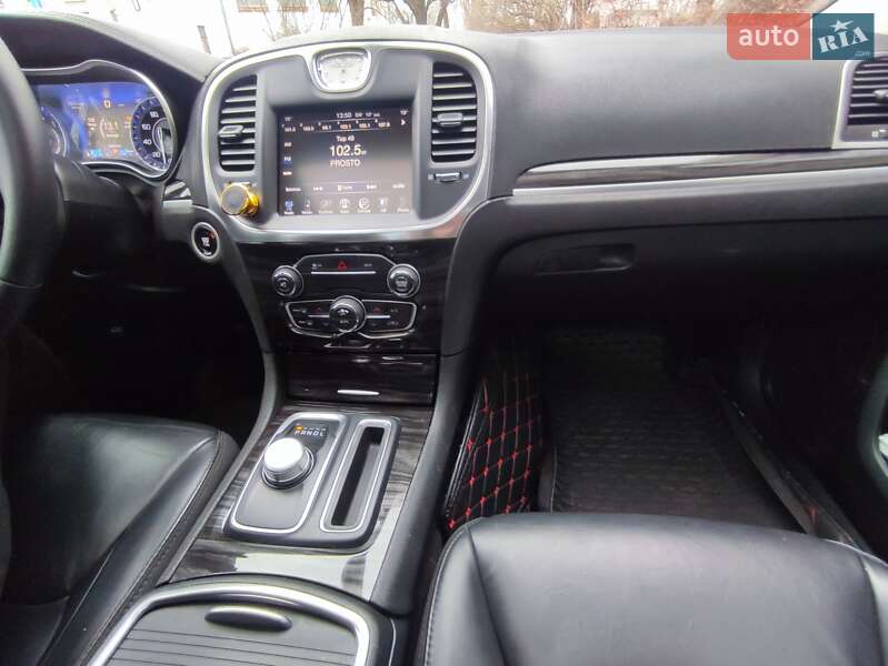 Седан Chrysler 300 2016 в Києві