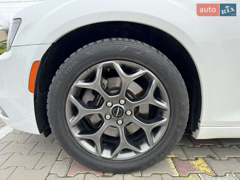 Седан Chrysler 300 2018 в Одессе