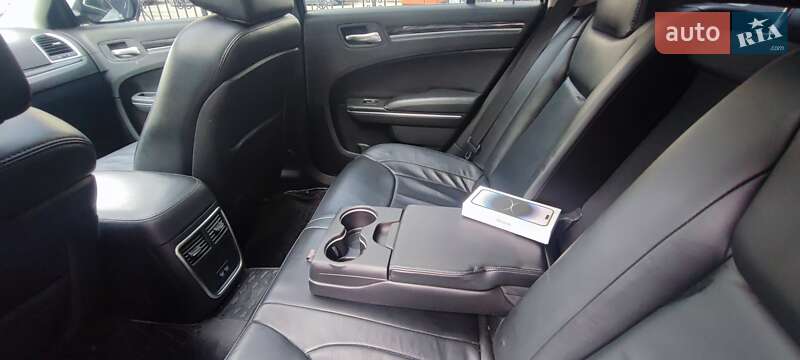 Седан Chrysler 300 2016 в Києві