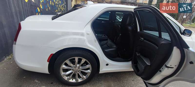 Седан Chrysler 300 2016 в Києві