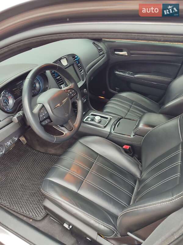 Седан Chrysler 300 2016 в Теплике