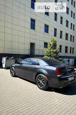 Седан Chrysler 300 2016 в Києві