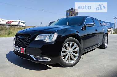 Седан Chrysler 300 2018 в Львові