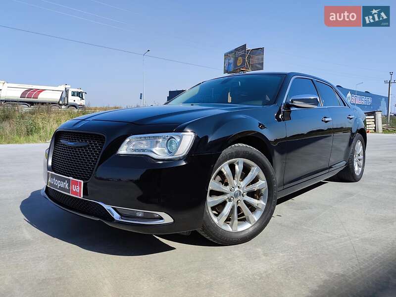 Седан Chrysler 300 2018 в Львове