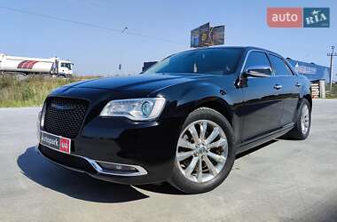 Седан Chrysler 300 2018 в Львове