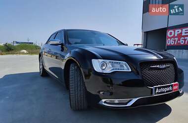 Седан Chrysler 300 2018 в Львове