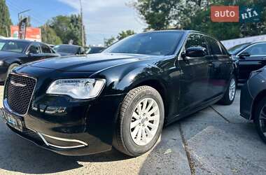 Позашляховик / Кросовер Chrysler 300 2014 в Чернівцях