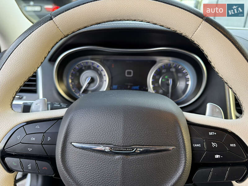Седан Chrysler 300 2017 в Ковелі