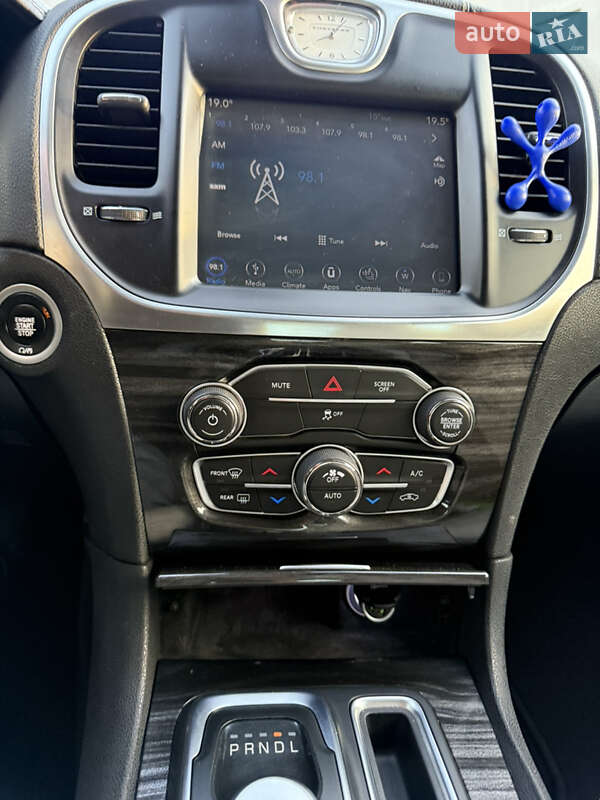 Седан Chrysler 300 2017 в Ковелі