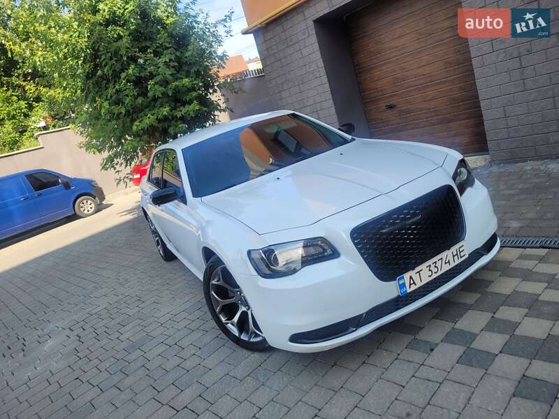 Седан Chrysler 300 2018 в Ивано-Франковске
