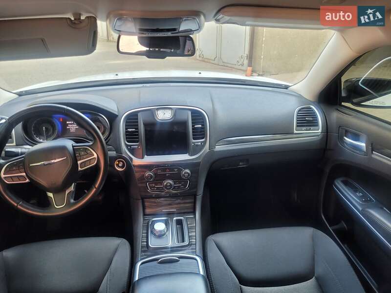 Седан Chrysler 300 2018 в Ивано-Франковске