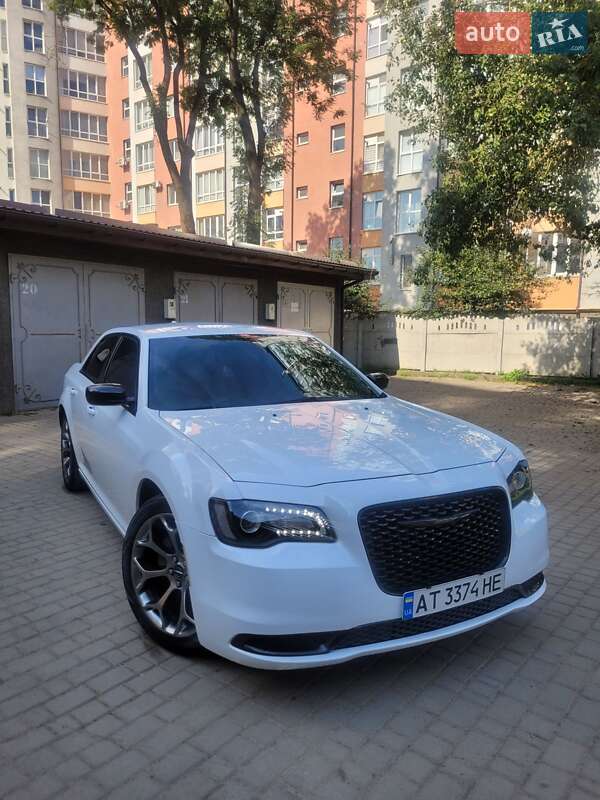 Седан Chrysler 300 2018 в Ивано-Франковске