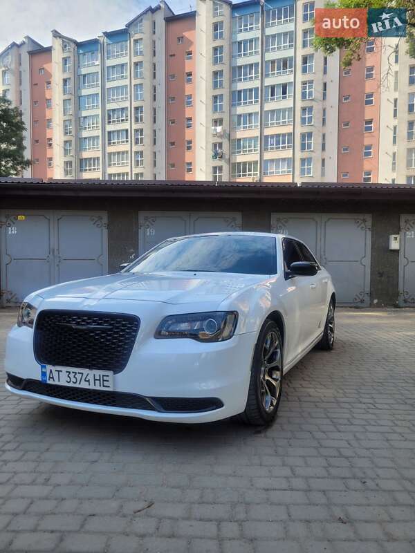 Седан Chrysler 300 2018 в Ивано-Франковске
