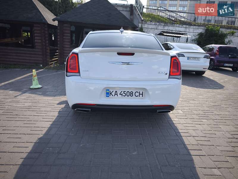 Седан Chrysler 300 2016 в Львове фото 8 Седан Chrysler 300 2016 в Львове