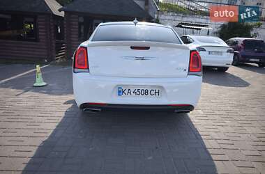Седан Chrysler 300 2016 в 