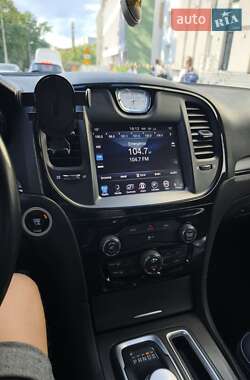 Седан Chrysler 300 2016 в 