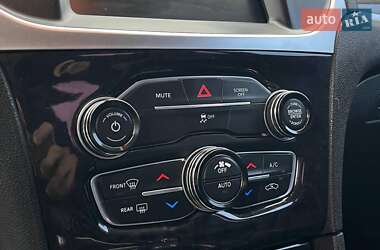 Седан Chrysler 300 2018 в 