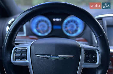 Седан Chrysler 300 2012 в 
