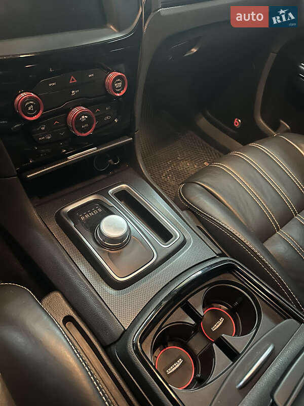 Седан Chrysler 300 2016 в Хмельницком