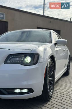Седан Chrysler 300 2017 в  фото 3 Седан Chrysler 300 2017 в