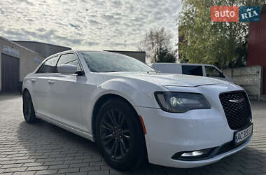 Седан Chrysler 300 2017 в  фото 11 Седан Chrysler 300 2017 в