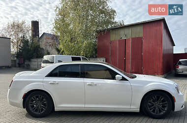 Седан Chrysler 300 2017 в  фото 14 Седан Chrysler 300 2017 в