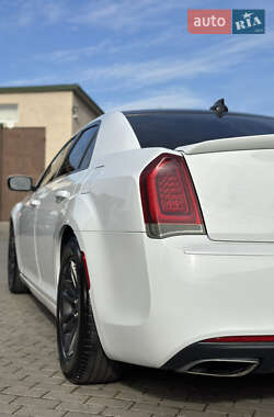 Седан Chrysler 300 2017 в  фото 22 Седан Chrysler 300 2017 в
